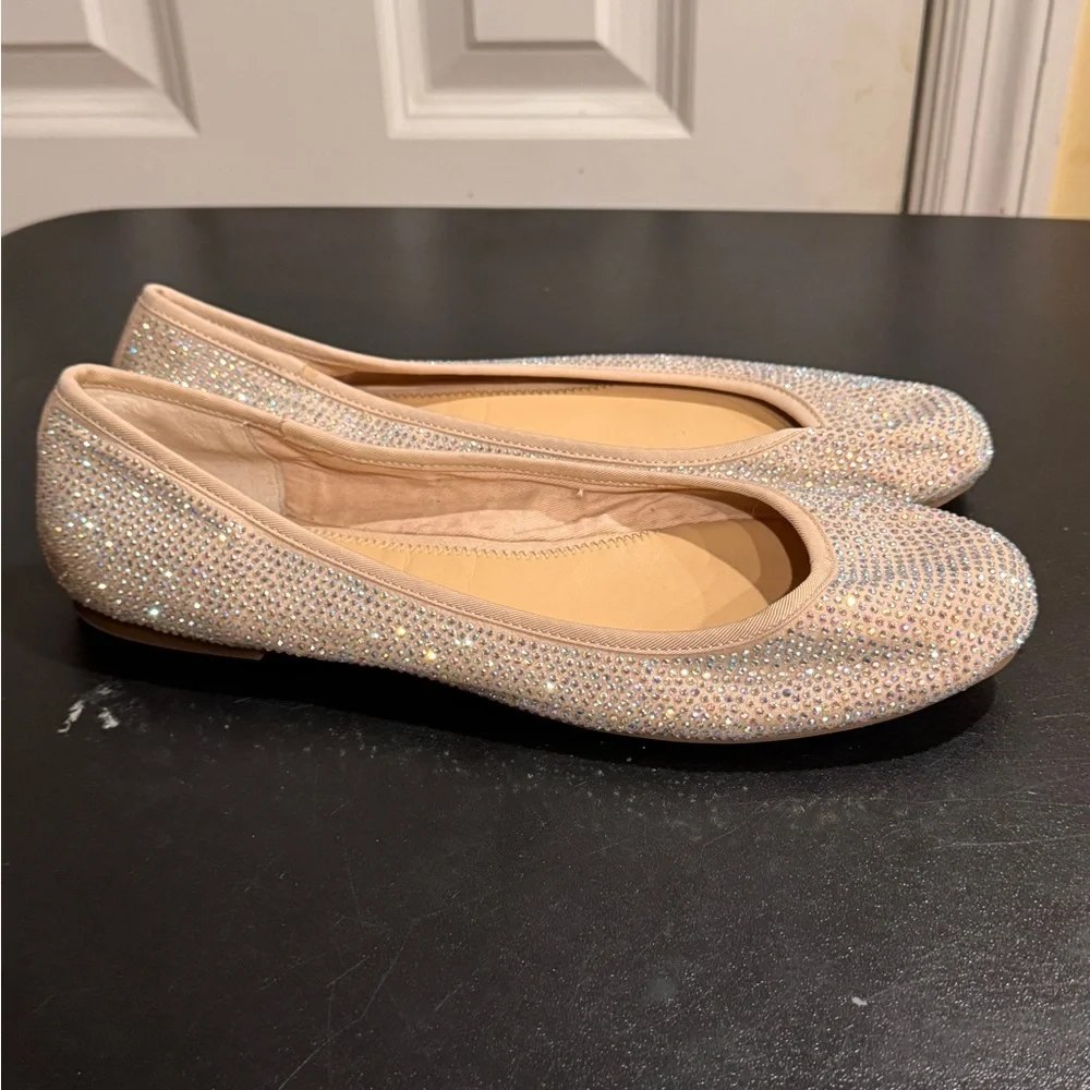 Gianni Bini size 10 NWOT silver flat shoes